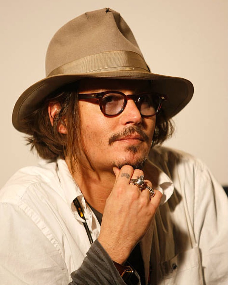 reemidepp@instagram on Pinno: Johnny Depp attends a press conference d...