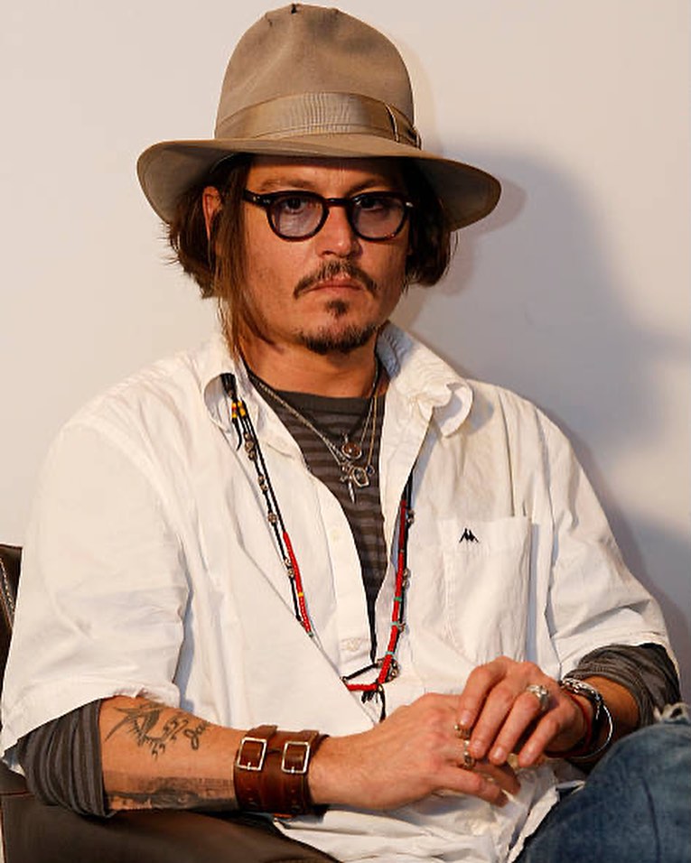 reemidepp@instagram on Pinno: Johnny Depp attends a press conference d...