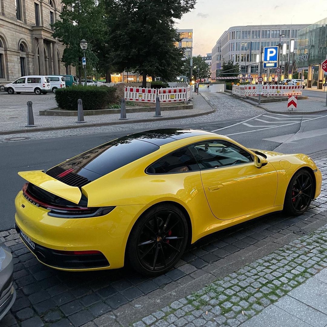 zuffenhausen.syndikat@instagram on Pinno: 💛 At full speed in Racing ...
