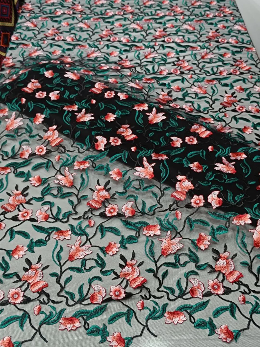 پارچه آونگ کردستان فروش آنلاین on Pinno: 🌺تور پنبه ای ابریشم دوزی گل ...