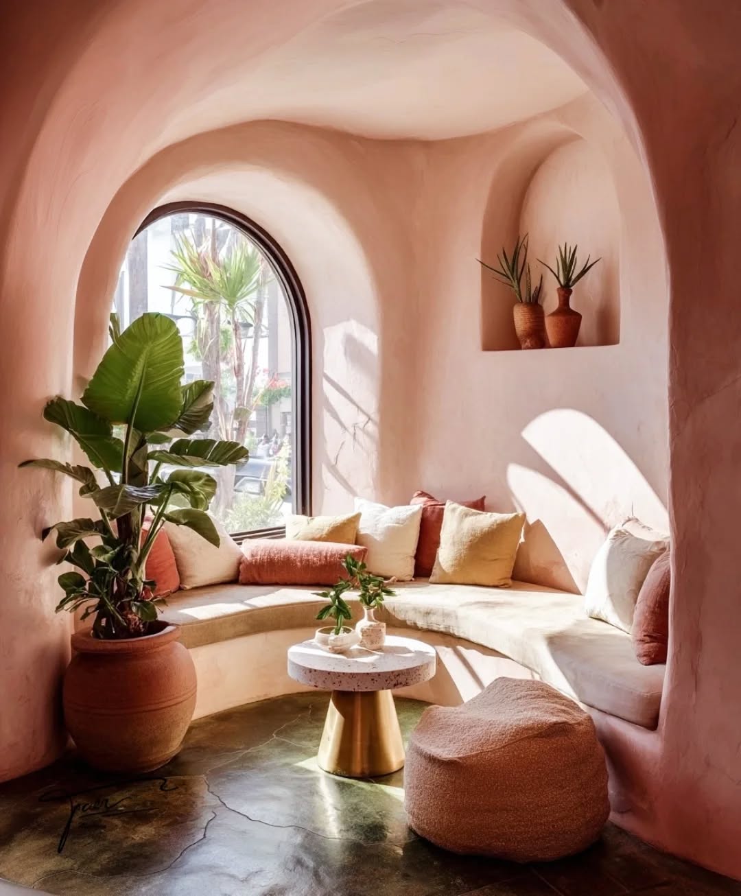 Homes ⚫️ Mansions ⚫️ Houses on Pinno: 🔸Solace Café🔸 Soft pink walls and ...