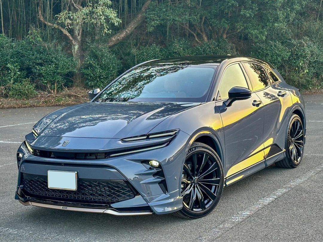 fuurio_tlc300@instagram on Pinno: crown sport HEV 2024 クラウンスポーツ アッシュ&ブラック  抽選参加したの11月？10月？割と待った感じですね。 ホイールは交換するか悩み中です。 最近のトヨタさん純正ホイールのデザインが良く社外品は難しいですね。、  #toyota 