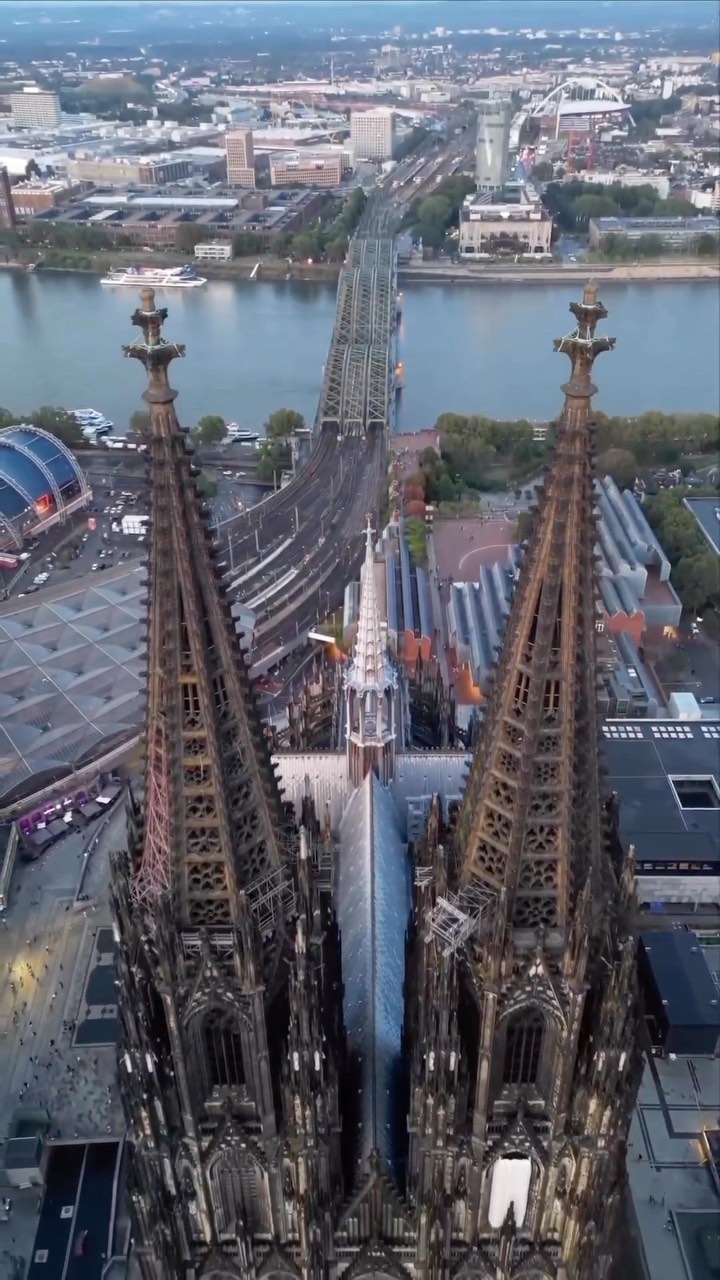Video by 𝕸𝖔𝖇𝖎𝕮𝖆𝖘𝖙𝖑𝖊 - 𝖂𝖔𝖗𝖑𝖉 𝖔𝖋 𝕮𝖆𝖘𝖙𝖑𝖊𝖘 on Pinno: Cologne Cathedral ...