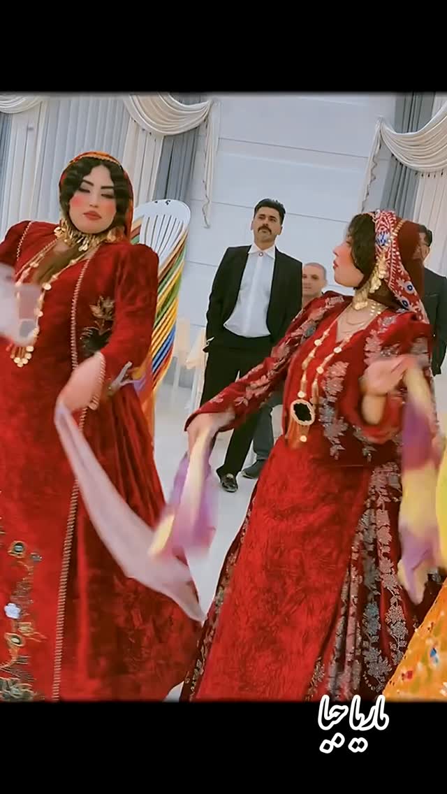 Video by رقص لری on Pinno: ⁨ ⁨ لباس های زیبامون😍مزون ماریا جبا🫶🏻برا...