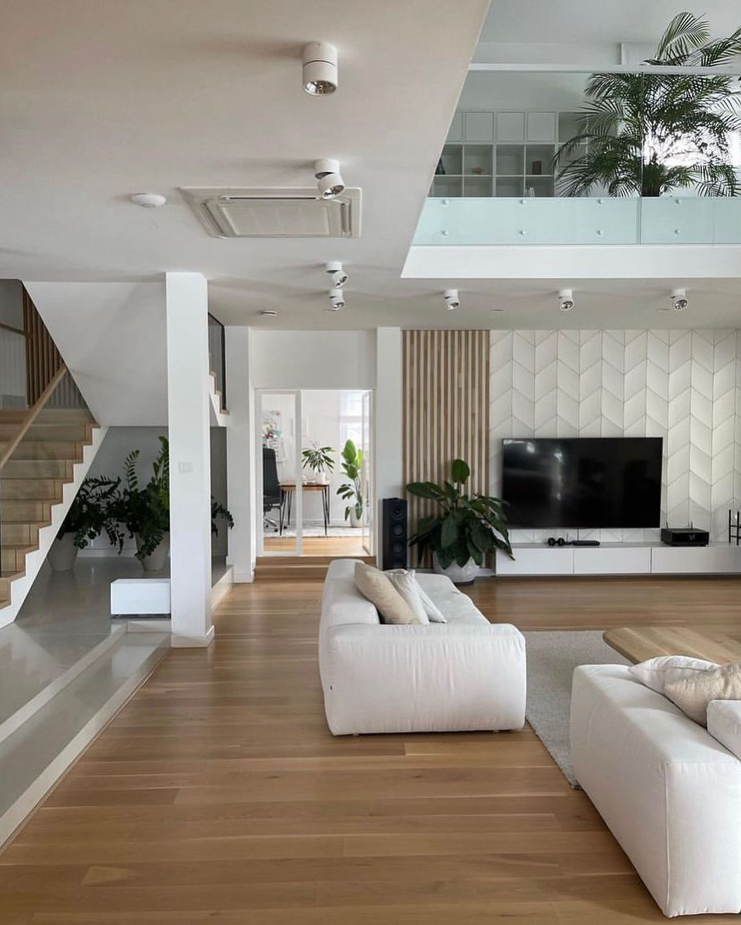 luxy___homes@instagram on Pinno: Love this gorgeous house 😍 What’s the ...