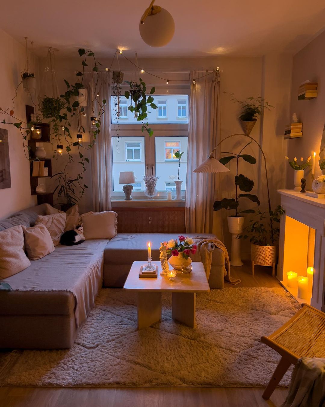 holayasmin_@instagram on Pinno: my apartment at night \ud83d\udcab\ud83e\udde1 ...
