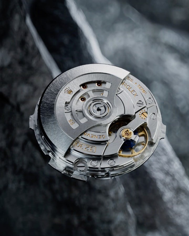 Calibre 3230 provides the new Explorer a power reserve of up to 70 hours and outstanding performance delivering precision resistance to shocks and changes in temperature convenience and